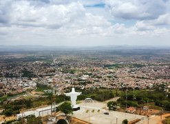 Homem é preso com arma de fogo, nas proximidades de escola de Palmeira dos Índios
