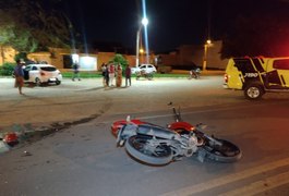 Colisão entre veículo de passeio e motocicleta deixa uma pessoa ferida, em Arapiraca