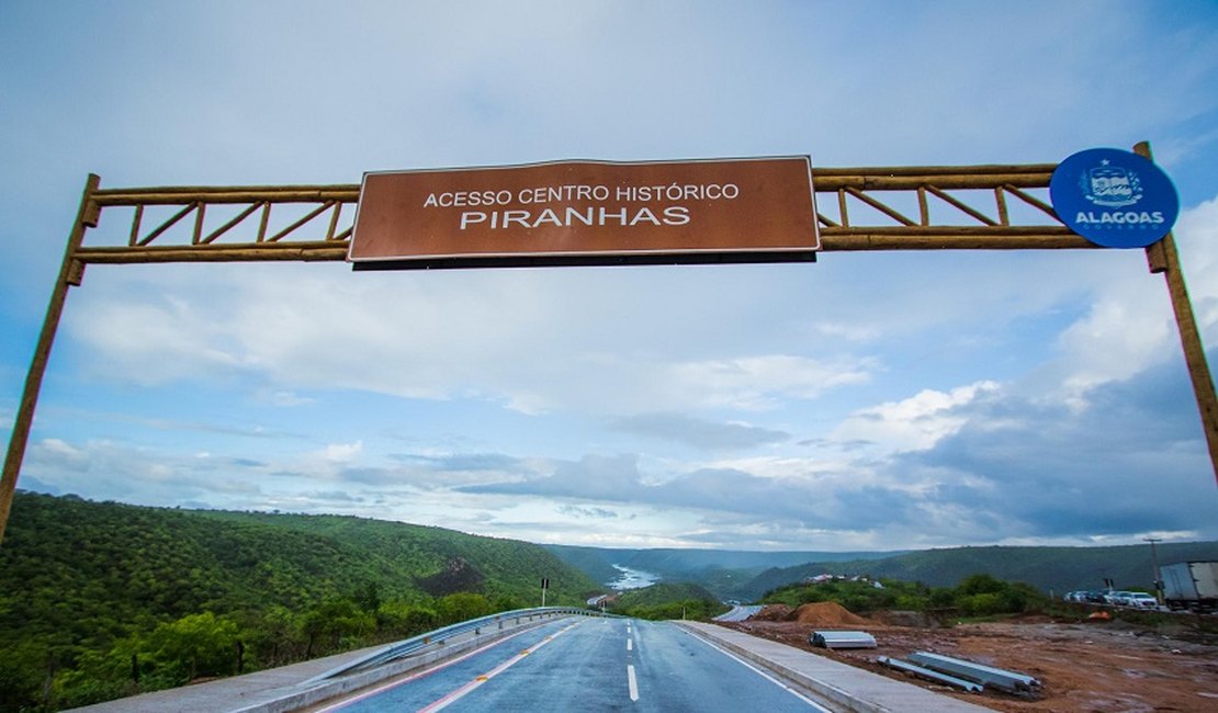 Nos 136 anos de Piranhas, Governo de Alagoas inaugura eixo viário do centro histórico