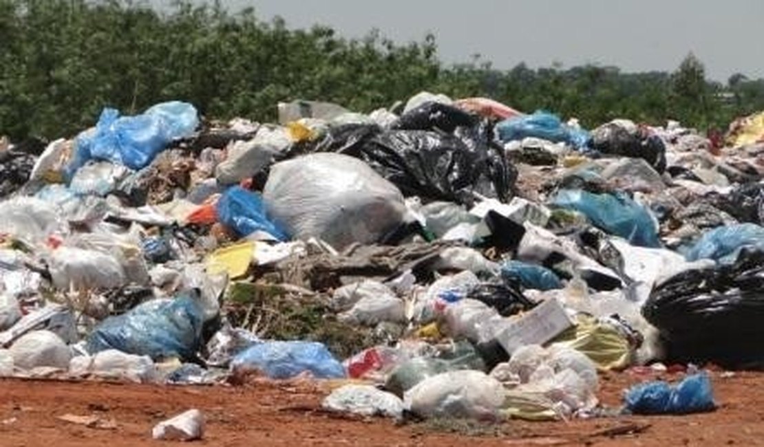 Prefeitos da Região Agreste se reúnem em Arapiraca e discutem lixões a céus abertos