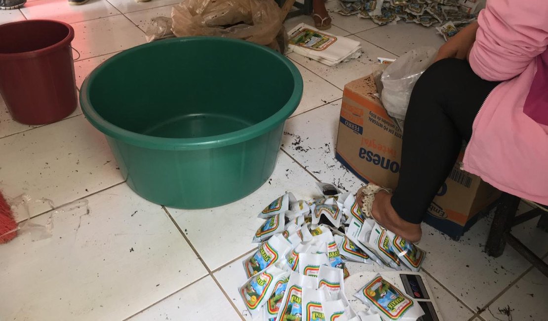 Embalagens falsificadas de fumo são apreendidas e mulheres são detidas em Arapiraca