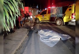 Mototaxista é morto a tiros durante passagem de trio elétrico em bairro de Arapiraca