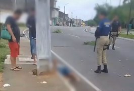 Homem fica ferido após colidir moto contra poste no Bosque das Arapiracas