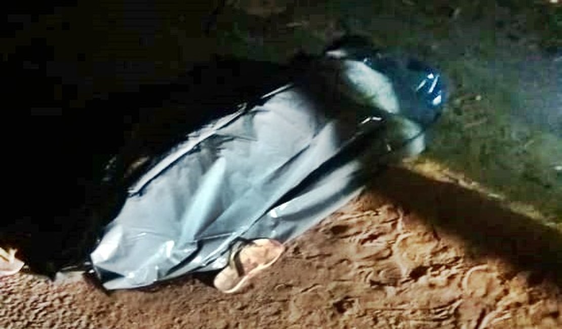 Gestante morre após acidente entre motocicleta e caminhão de transporte de cana