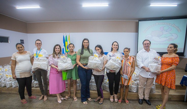 Prefeito Luciano Barbosa entrega mais de 100 kits de enxoval para gestantes em situação de vulnerabilidade de Arapiraca