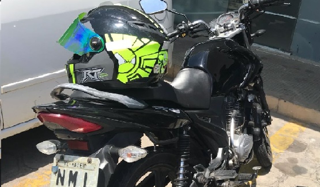 Polícia Civil prende jovem por arrastão e apreende moto roubada