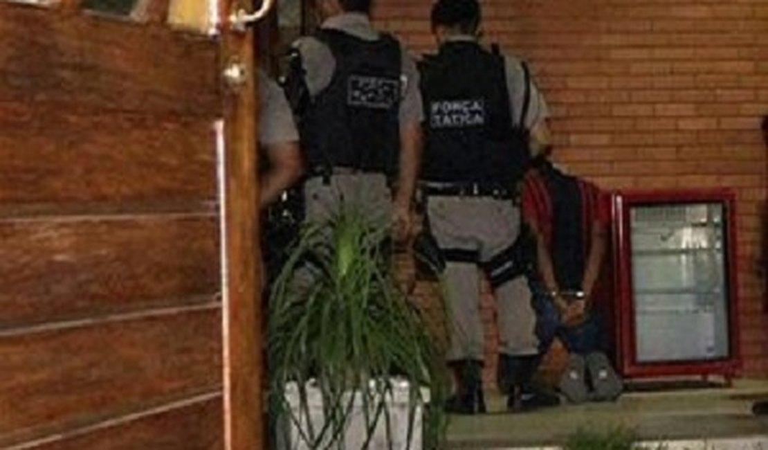 Polícia Militar frustra roubo em residência enquanto família era mantida refém