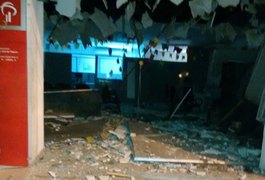 Bandidos explodem caixas eletrônicos e incendeiam veículo, no Sertão de Alagoas