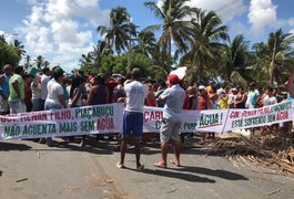 Protesto contra falta d'água fecha rodovia entre Piaçabuçu e Penedo, em AL