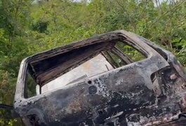 Fiat Uno é encontrado carbonizado em estrada vicinal nas imediações do bairro Massaranduba