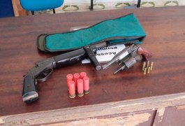 Operação prende suspeitos e apreende armas em Arapiraca