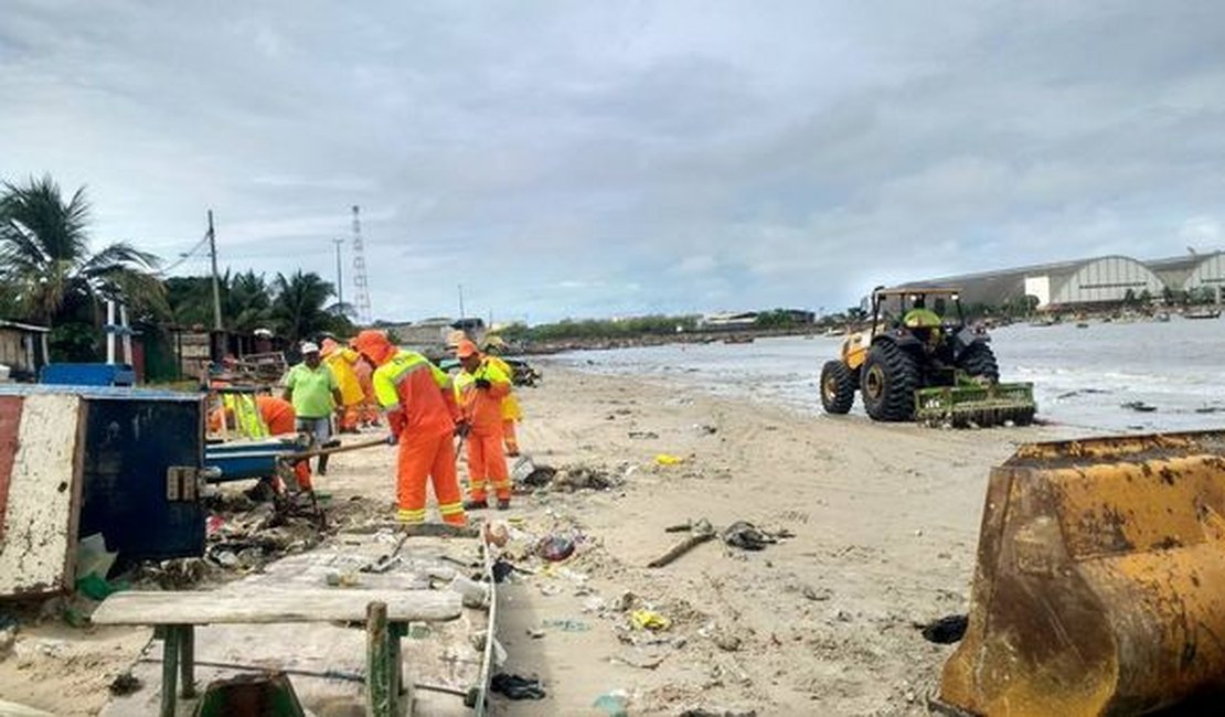 Após chuvas, 157 toneladas de lixo foram recolhidas na Praia da Avenida