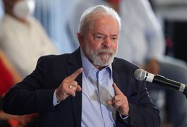 Aos 75 anos, Lula exibe perna malhada em foto de sunga e surpreende web; confira