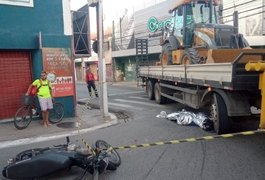 Motociclista de 27 anos morre após colidir moto em caminhão no Centro de Maceió