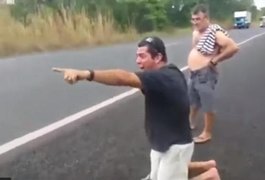 Vídeo. Chove após homem rezar pedindo para Deus apagar incêndio em caminhão