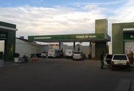 Dupla armada assalta Posto de Combustíveis e foge de moto em Arapiraca