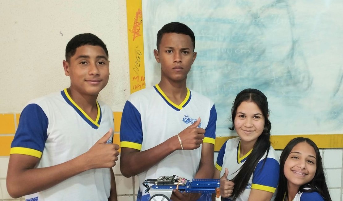 Estudantes de Arapiraca criam transporte robótico que pode substituir carroças de burro