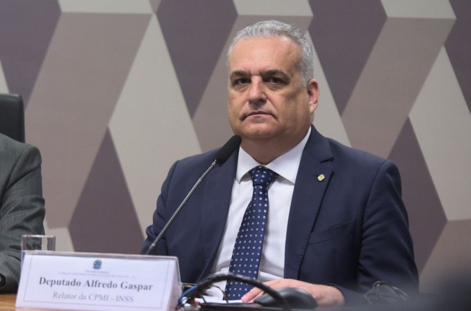 Alfredo Gaspar reage a decisão de Gilmar Mendes sobre impeachment de ministros e denuncia “blindagem total” no STF