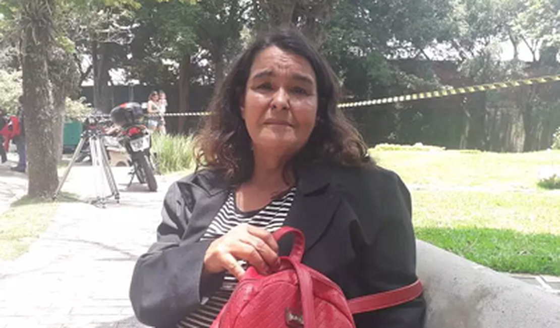 Dispersão de público do enterro de Gugu é marcada por furtos