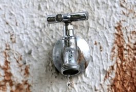 Moradores pedem solução para falta d’água que já dura 20 dias no bairro Canafístula, em Arapiraca