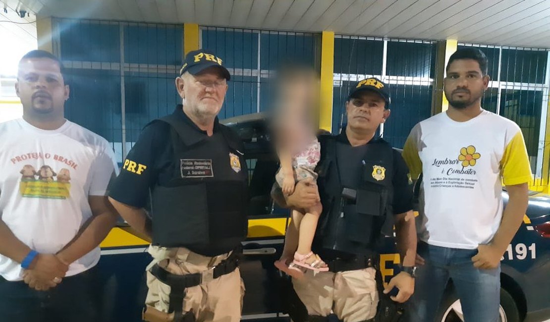 PRF resgata, em São Sebastião, criança de um ano que havia sido sequestrada pelo pai em São Paulo