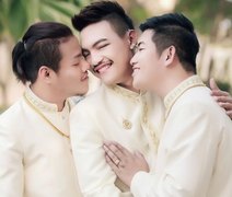 Três homens se casam em união tríplice na Tailândia. 'Aceito. Aceito. Aceito'