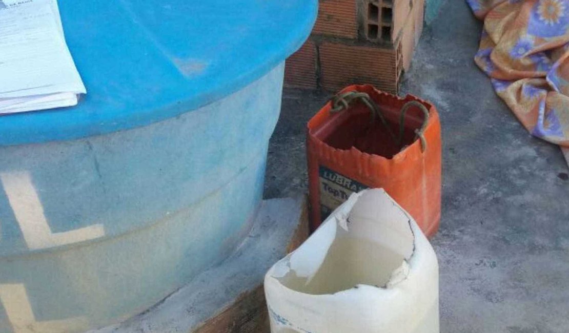 Homem é achado morto com cabeça em balde d’água e garrafa de cachaça