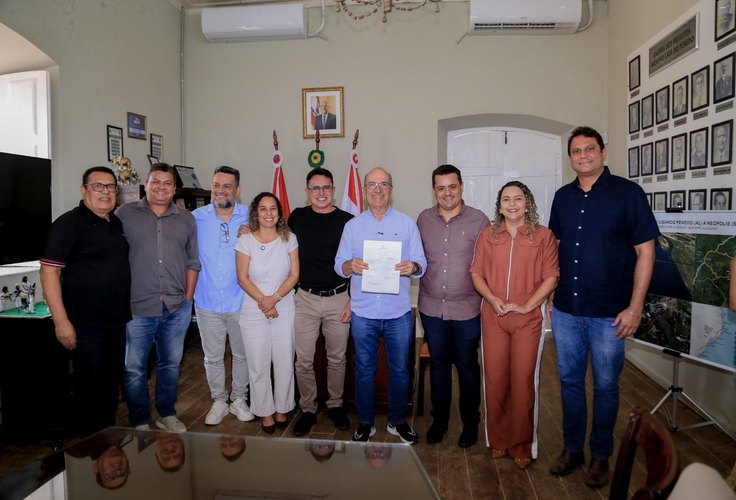 Prefeito Ronaldo Lopes inicia obras do Programa Acelera Penedo e melhora transporte escolar com nova estrutura