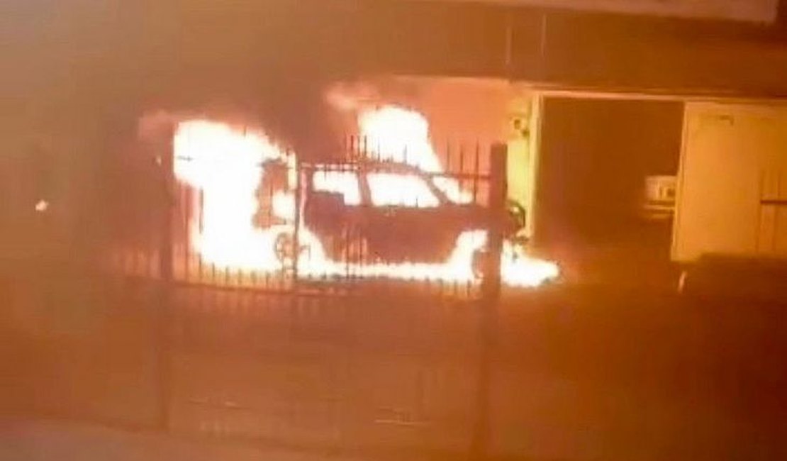 Três pessoas ficam feridas após explosão de carro, em Maceió