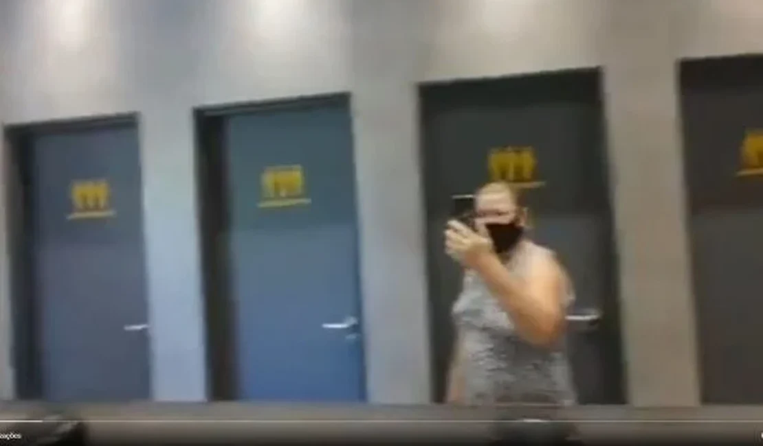 VÍDEO: Mulher se revolta e diz que o McDonald’s é comunista ao gravar banheiro unissex