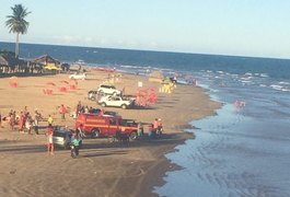 Bombeiros retomam buscas por adolescente que se afogou na Praia do Peba