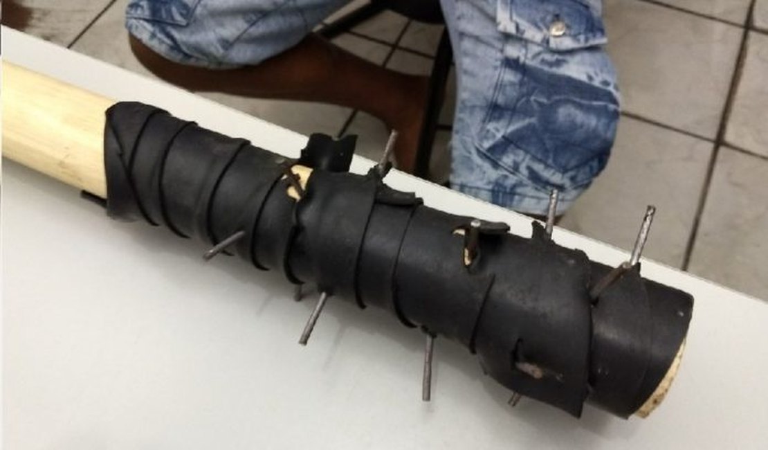 PC prende jovem por assaltar utilizando bastão com pregos no Agreste