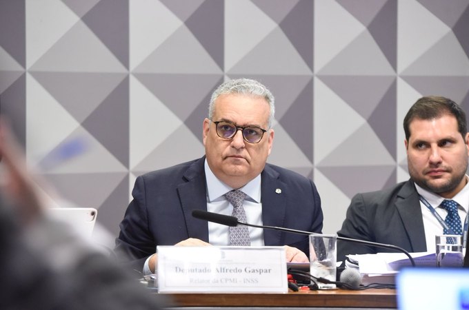 Alfredo Gaspar denuncia “blindagem de criminosos” e pede prisão preventiva de empresário ligado ao Careca do INSS na CPMI