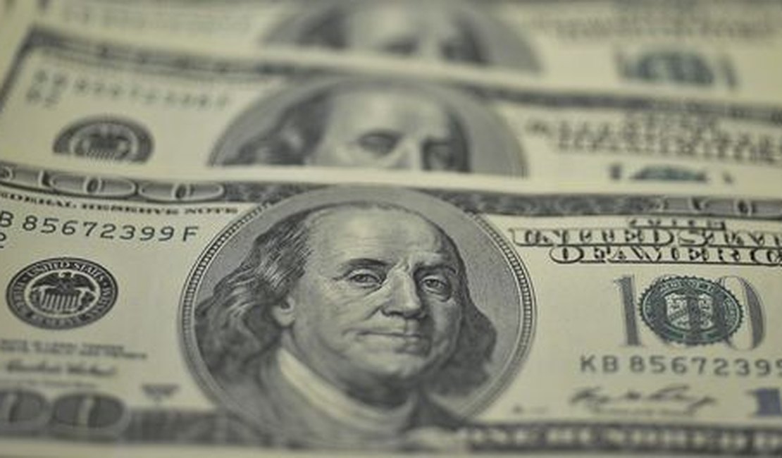 Dólar fecha no menor nível em quase duas semanas após eleição de Maia
