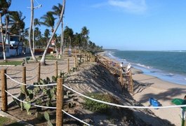 Jovem de 17 anos morre afogado na Praia do Francês, em Marechal Deodoro