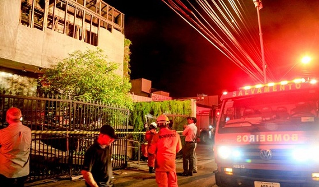 Novo foco de incêndio em loja deixa populares em alerta e bombeiros são acionados