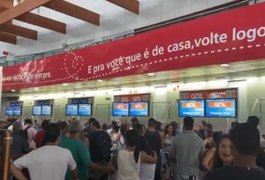 Vídeo. Atraso em voo causa confusão com quase 200 turistas em Maceió