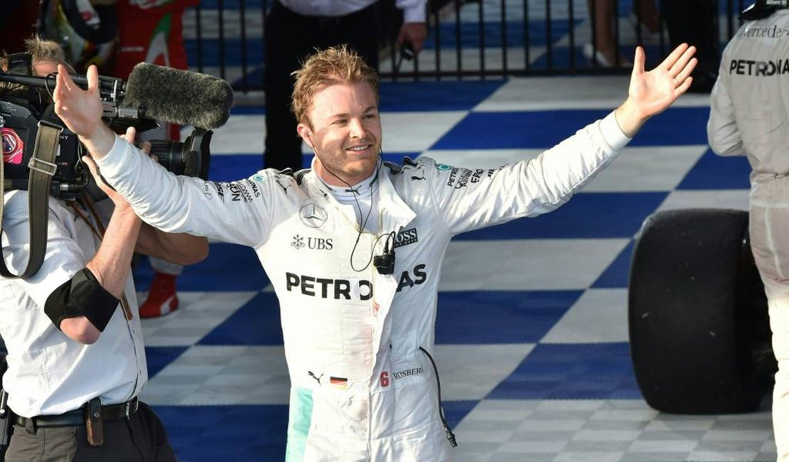 Rosberg lidera dobradinha e Massa é 5º em prova com acidente de Alonso