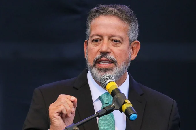 Arthur Lira defende diálogo e responsabilidade após reeleição de Lula