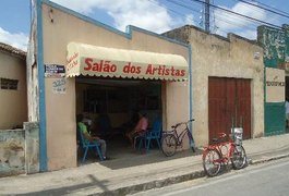 Bandidos arrombam ‘Salão do Artistas’ em Arapiraca e furtam sanfonas e outros objetos