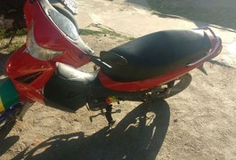 Força Tarefa recupera veículo roubado e conduz suspeito à delegacia, em Arapiraca