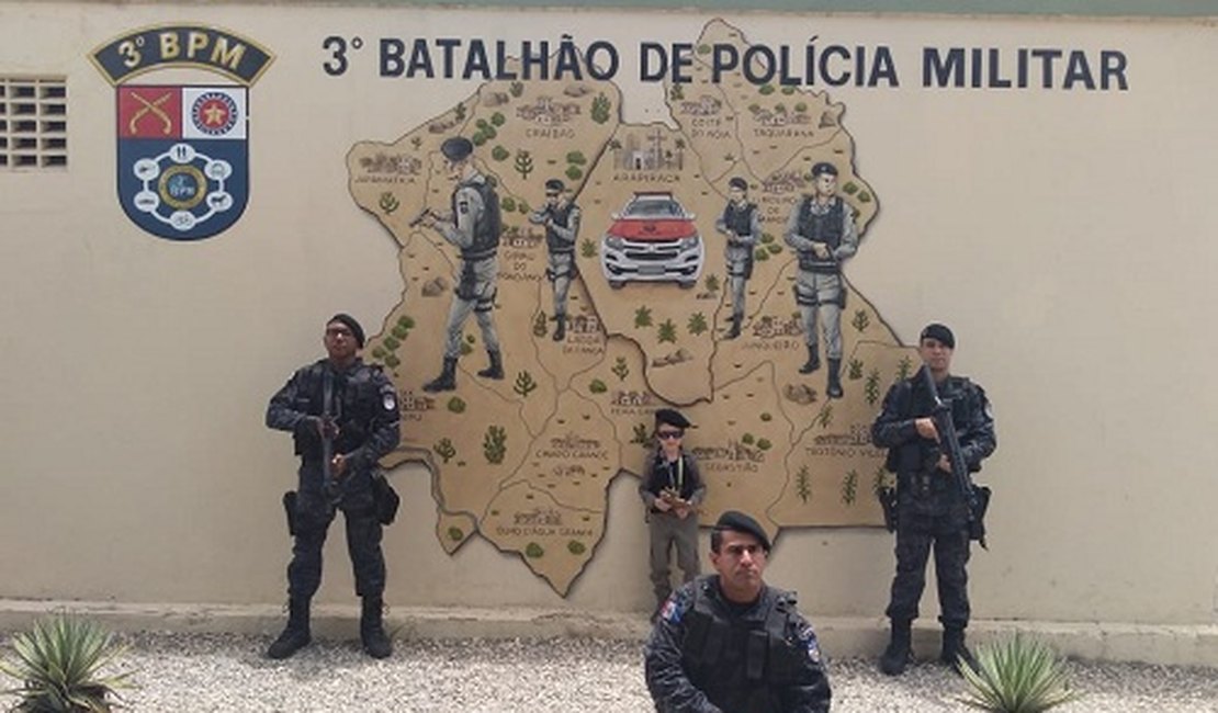 Criança de seis anos ganha surpresa de guarnição da Rocam e visita BPM de Arapiraca