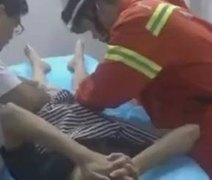 VÍDEO. Jovem de 18 anos entala pênis em aliança de casamento