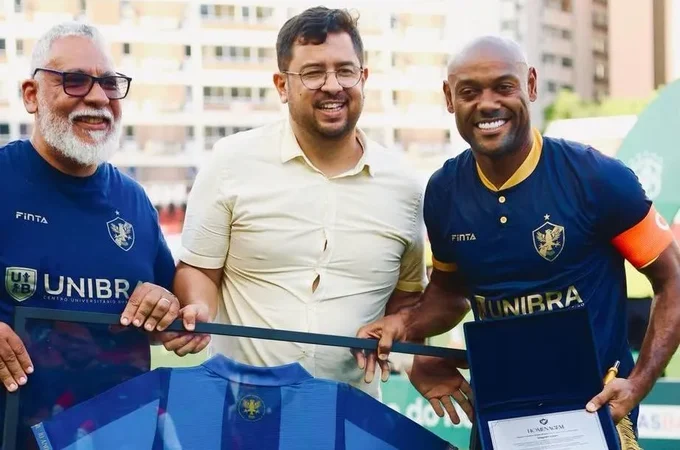 O adeus do Artilheiro do Amor: Vágner Love marca em despedida do futebol