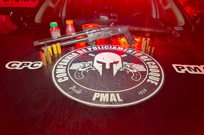 Companhia de Choque prende homem com arma de fabricação caseira no Benedito Bentes