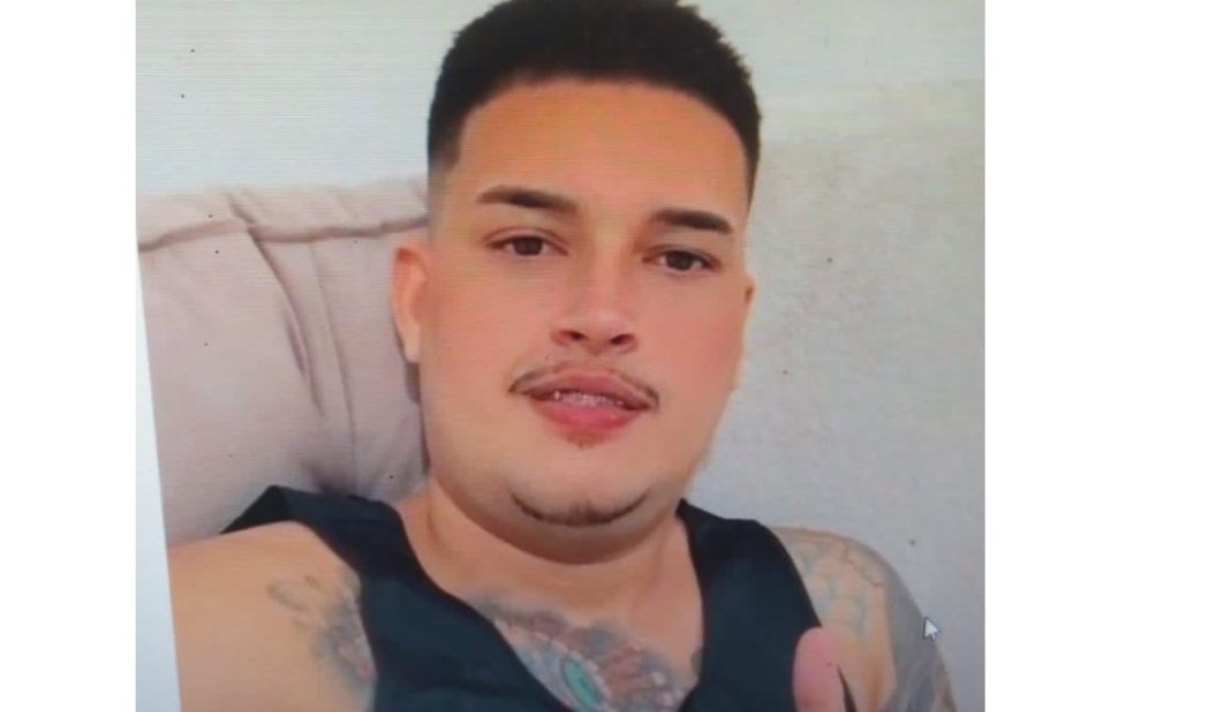 Imagens fortes: Jovem é executado por trio encapuzado ao sair de carro de autoescola em Surubim (PE)