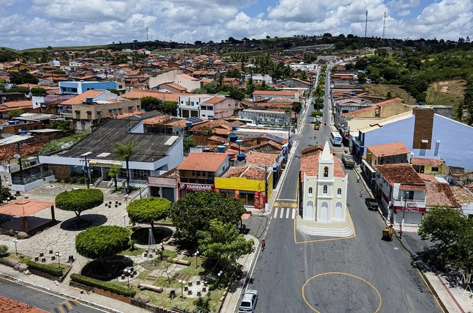 Homem leva golpe de faca em briga com vizinho em Feira Grande