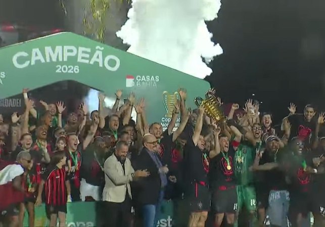 Vitória vence o Fortaleza novamente, conquista o pentacampeonato e levanta a taça da Copa do Nordeste 2026