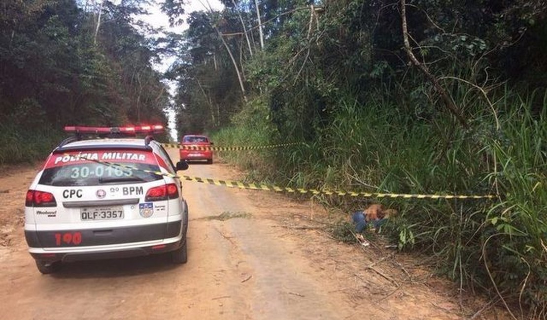 Jovem é encontrada morta com cerca de seis tiros em matagal