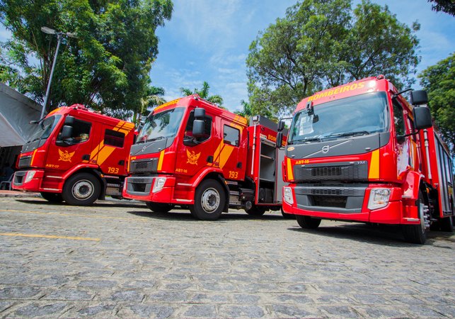 Bombeiros realizam buscas por pessoa desaparecida em matagal em Coqueiro Seco